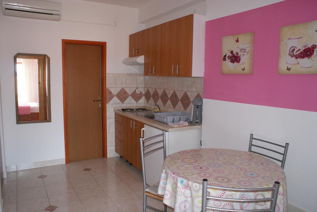 Apartments Vodopija 300M To The Beach Sveti Filip i Jakov Exterior photo